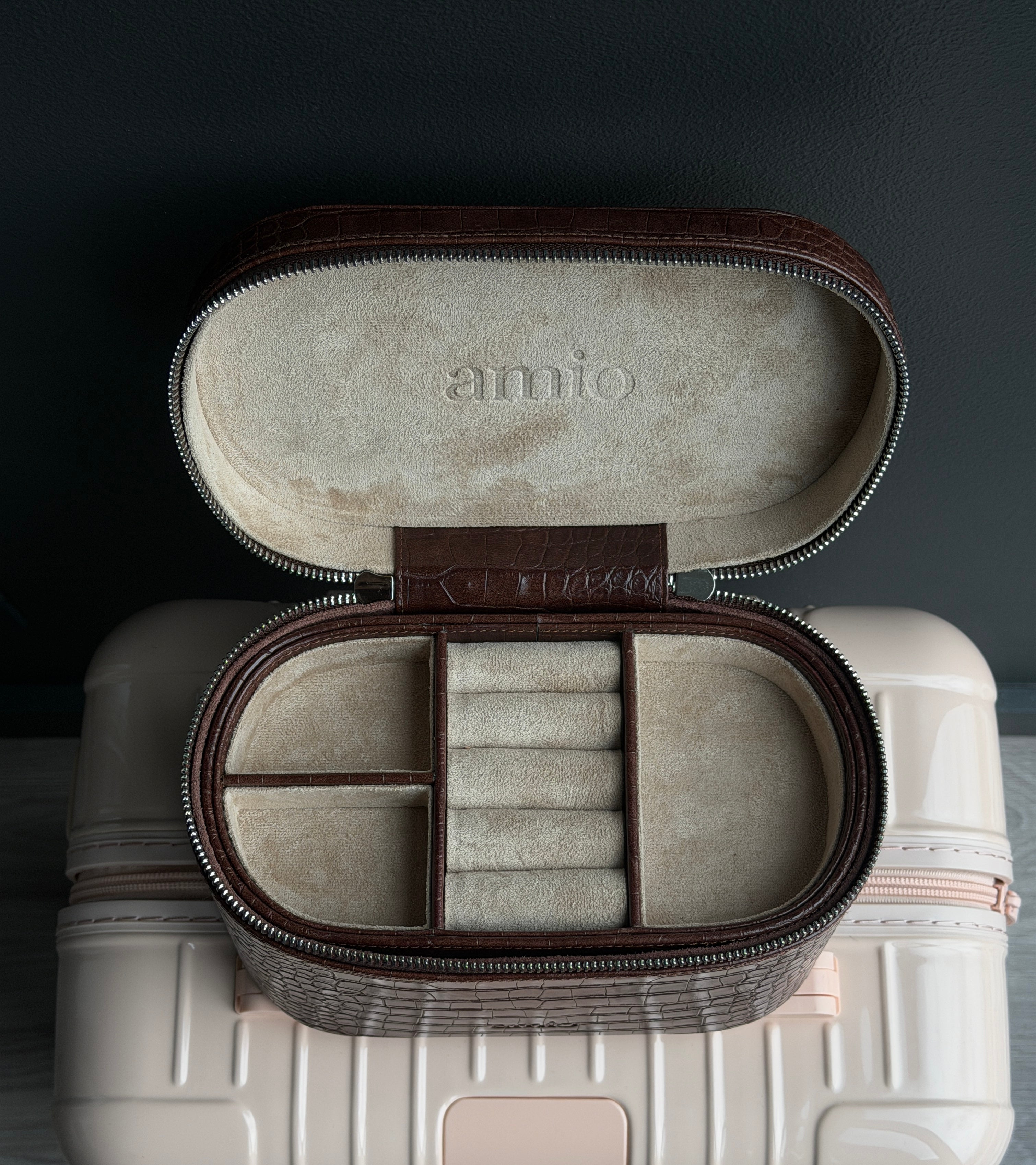 The amio bag