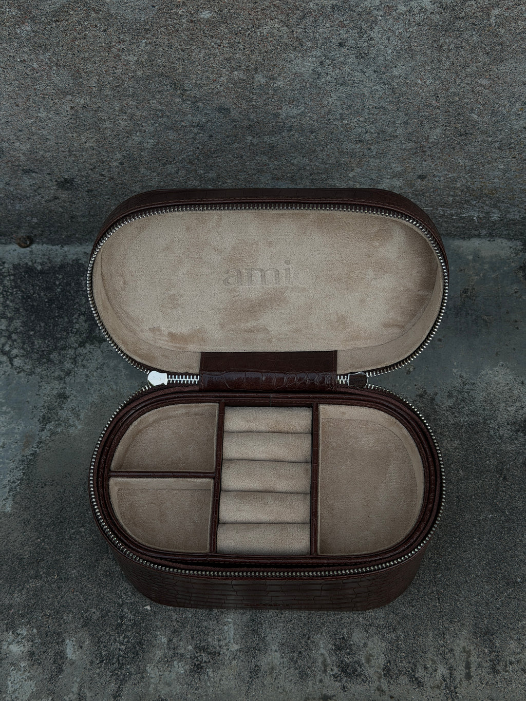 The amio bag
