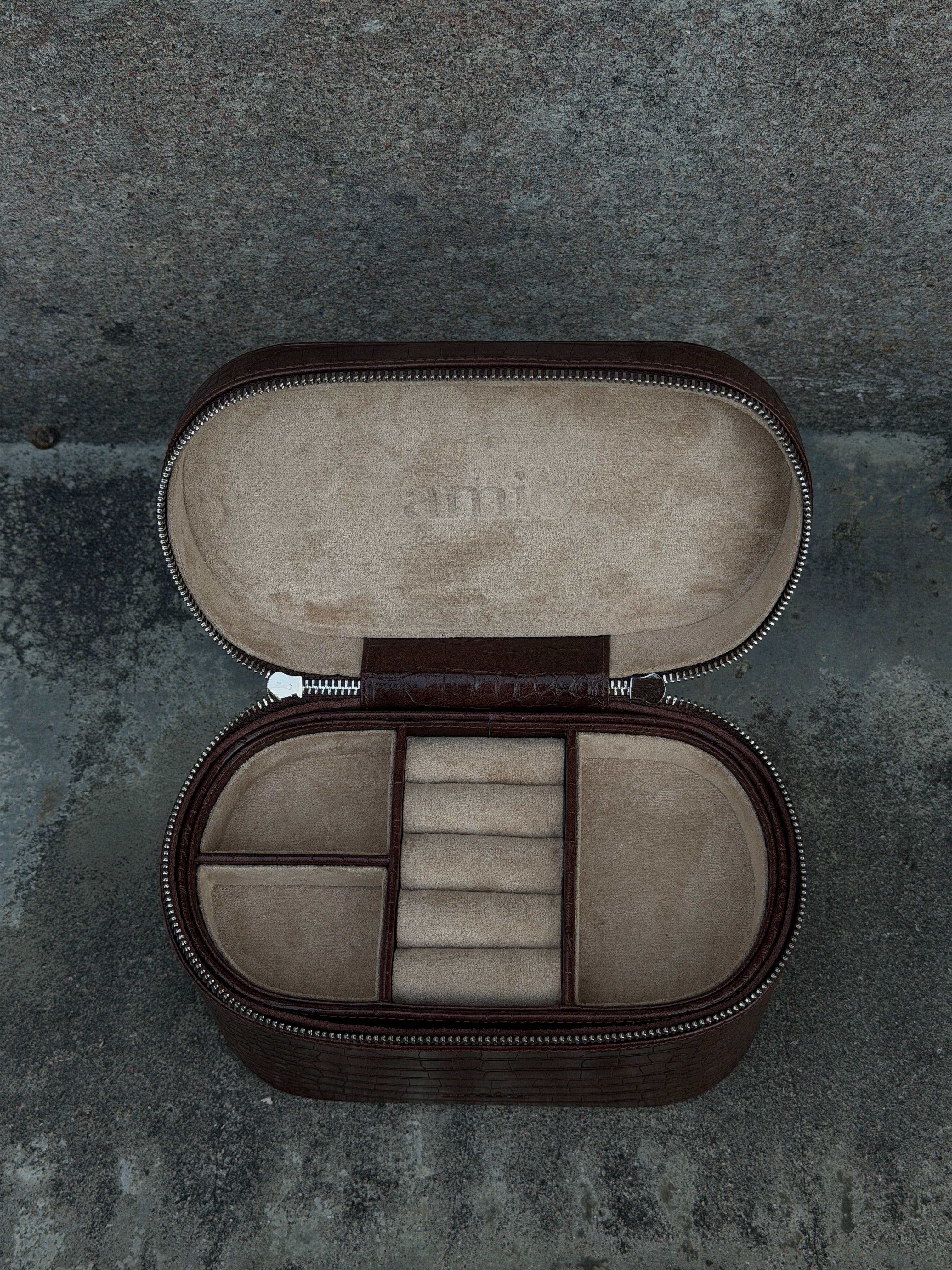 The amio bag