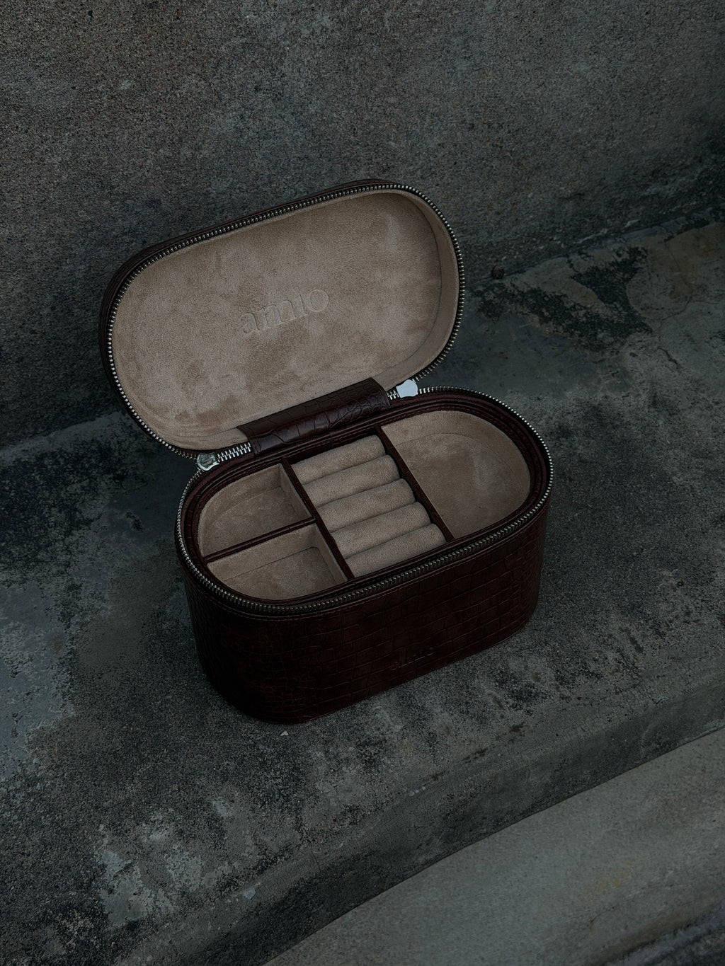 The amio bag