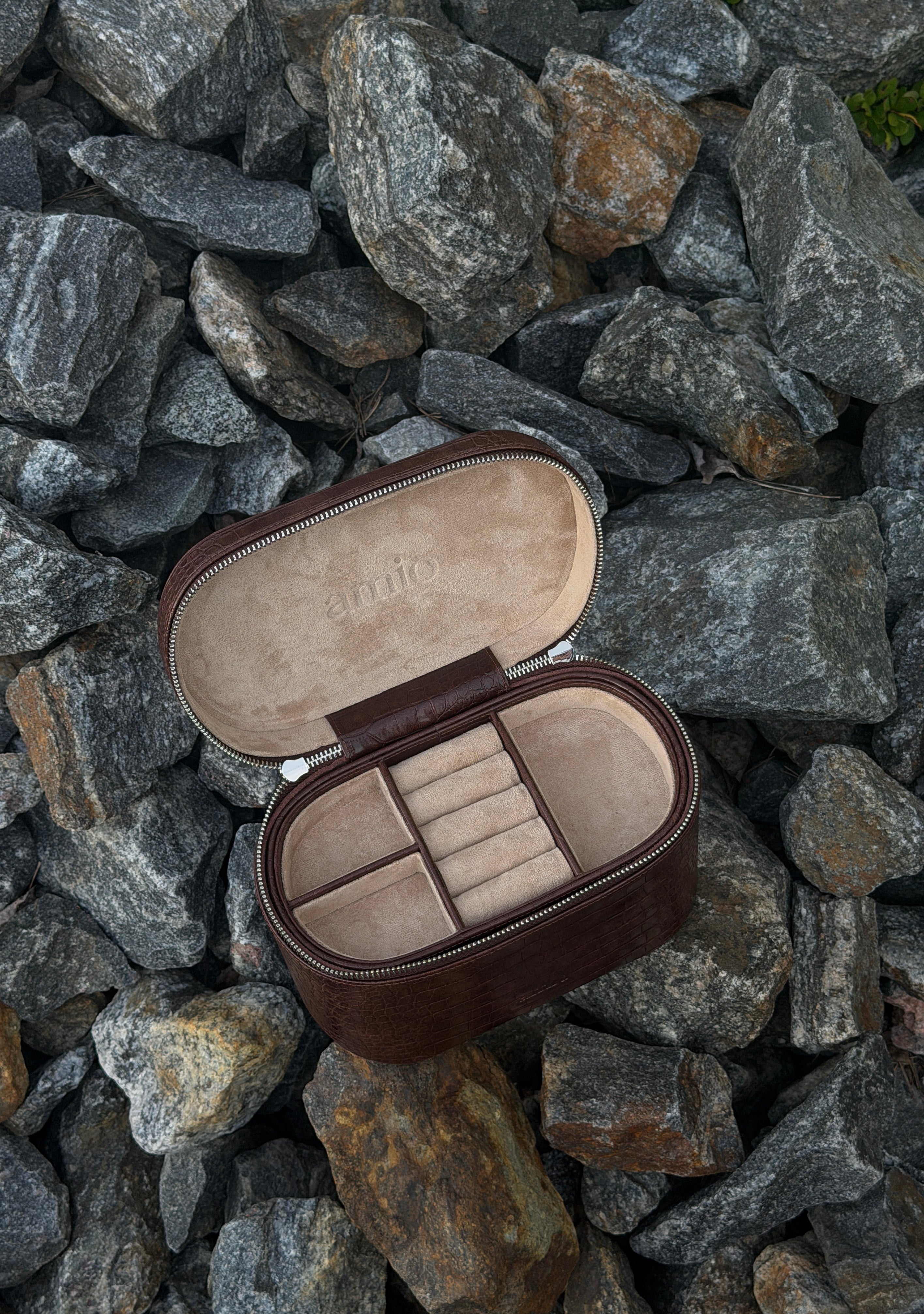 The amio bag
